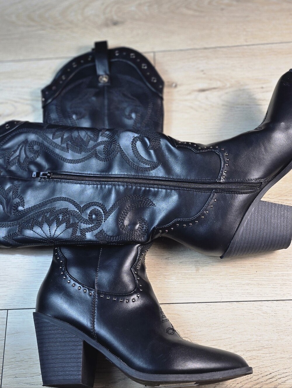 Erge Black Embroidered Western Heeled Boots